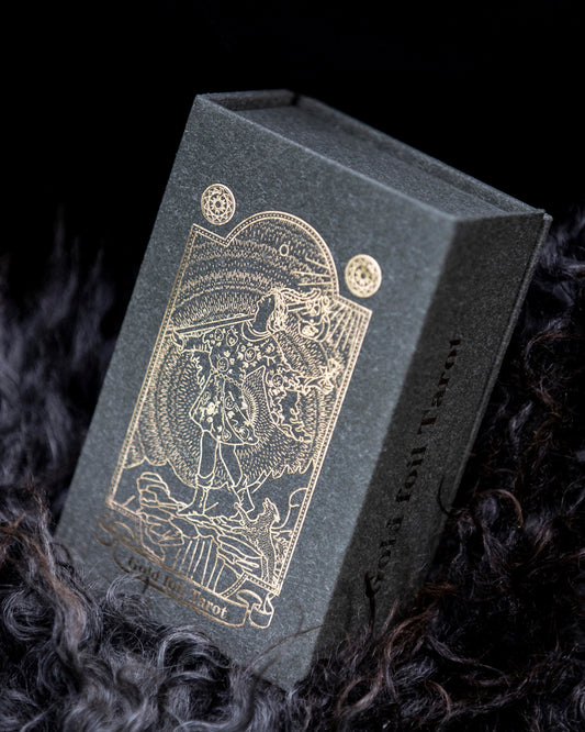 Divinatory black’n’gold Tarotkort