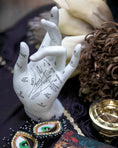 Load image into Gallery viewer, Dekorativ Palmistry Hånd