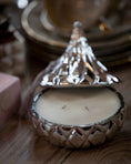 Load image into Gallery viewer, Black Rose & Oud Boudoir Duftlys